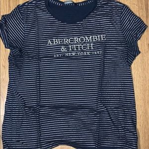 Ambercrombie t shirt large